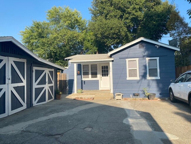 Building Photo - 152 N Bonnie Ave