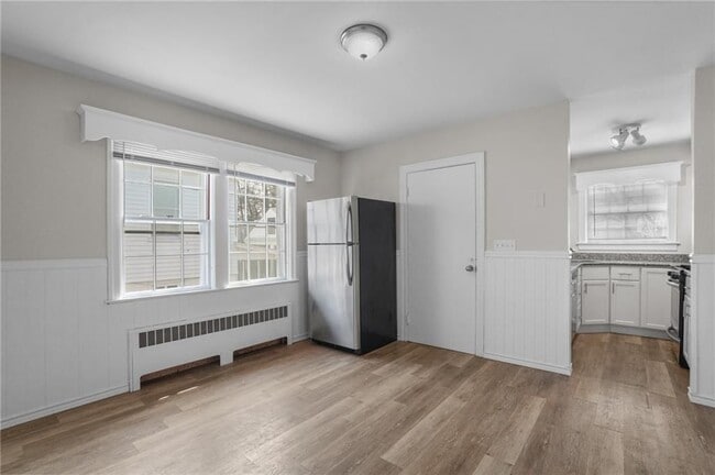 Photo - 196 Wardlaw Ave