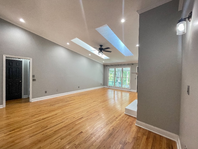 Photo - 645 Clearwater Pl