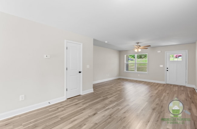 Photo - 217 Liberty Dr