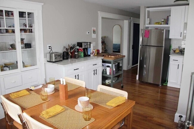 Building Photo - 58 Parkway Crescent Unit 2 Rental