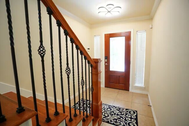 Photo - 5625 Dolores St
