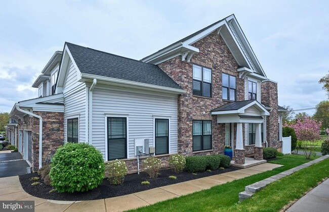 Photo - 14 Dogleg Ln Townhome