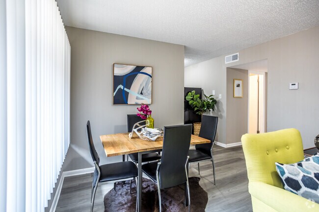 2 BR, 1 BA - 720SF - Bridgeport Manor