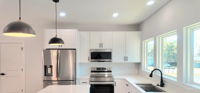 Photo - 315 N Pace Blvd