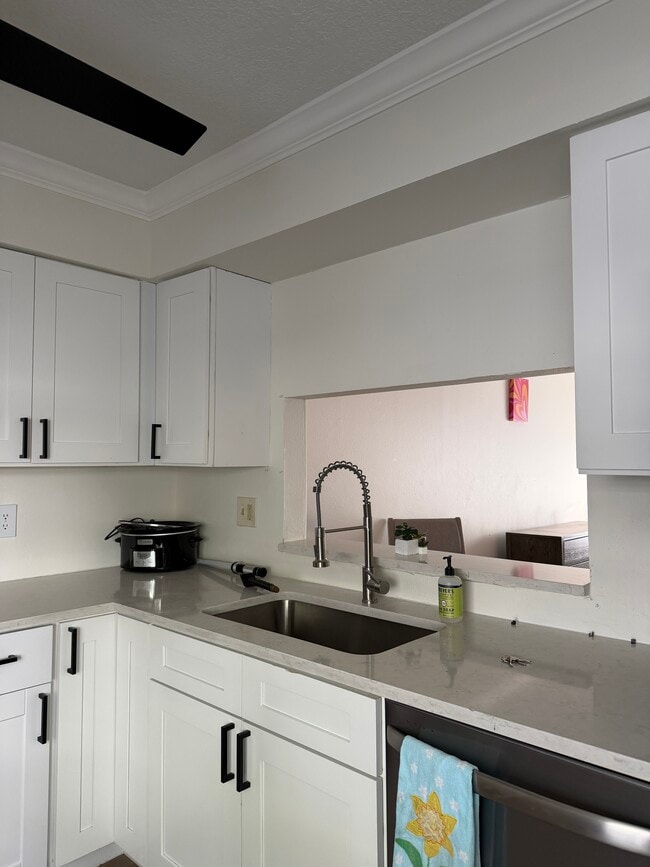 Building Photo - 218 S Tampania Ave Unit 1 Rental