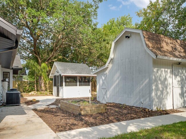 Photo - 472 Colgate Rd