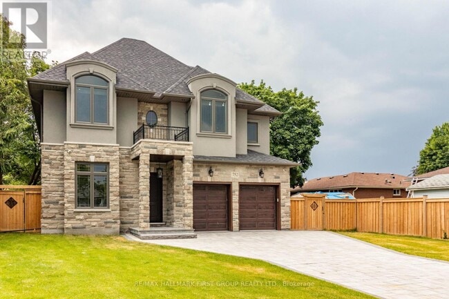 Photo - 752 Hillview Crescent