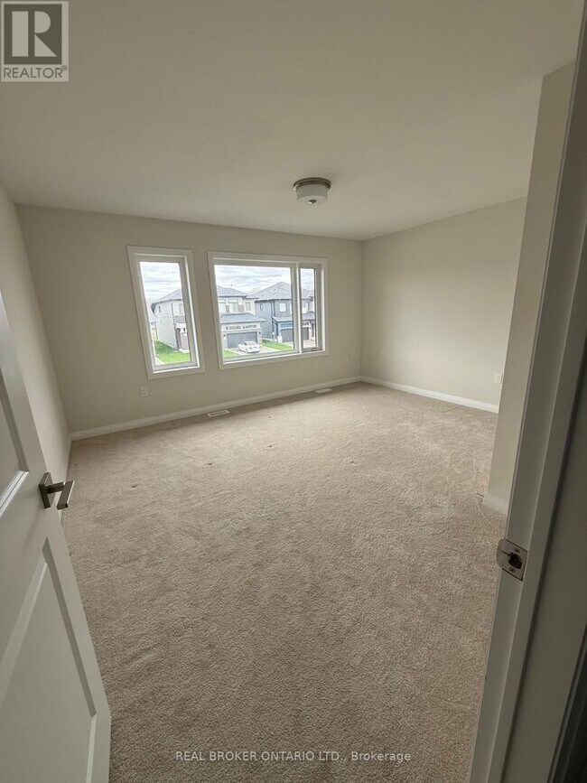 Photo - 3143 Searidge St