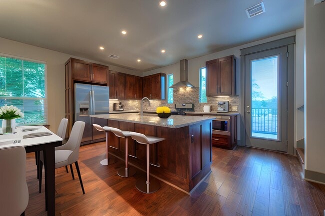 Building Photo - UT PRE-LEASE: 2014 Constructed 6 bed / 5 bath home - Top of the Line Finishes - Prime Location