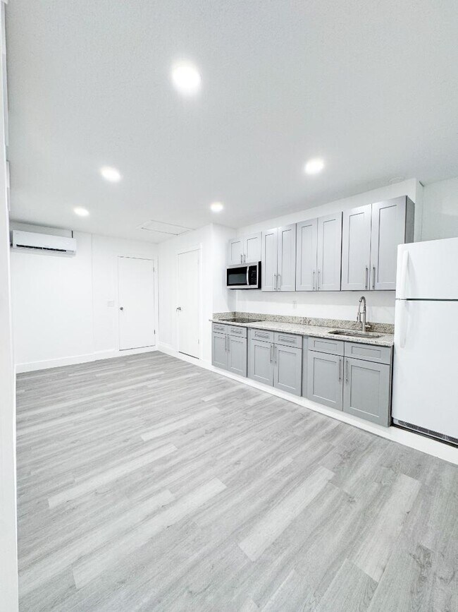 Photo - 2958 Bermuda Ave S
