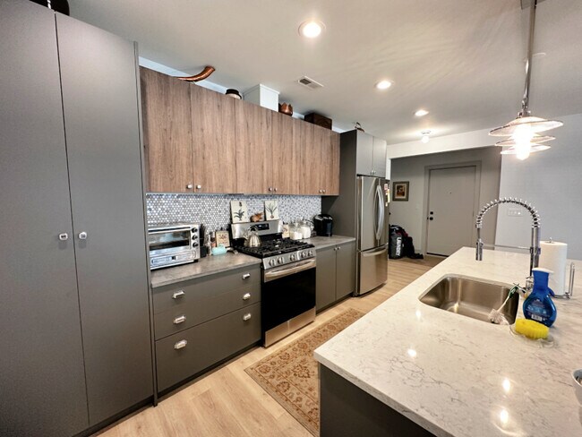 Photo - 4420 S Prairie Ave Unit 3