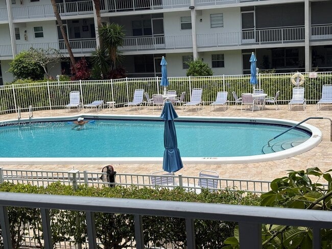 Building Photo - 541 Blue Heron Dr Unit 215