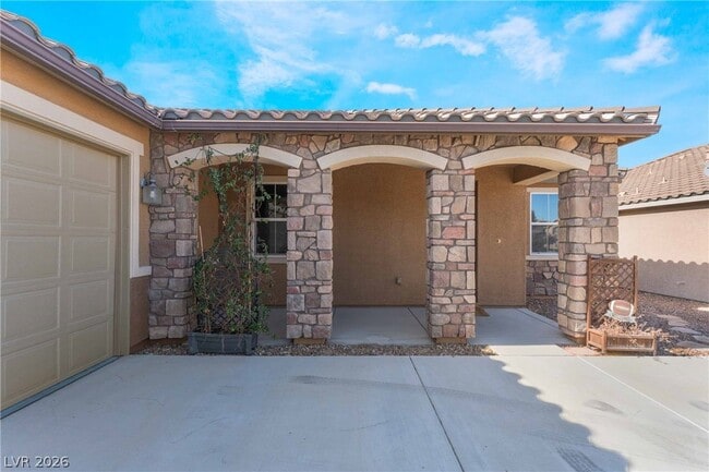 Photo - 2065 Thames View St