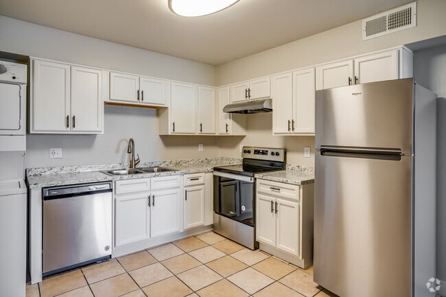 2 BR, 2 BA - 756SF - Escarlata 29