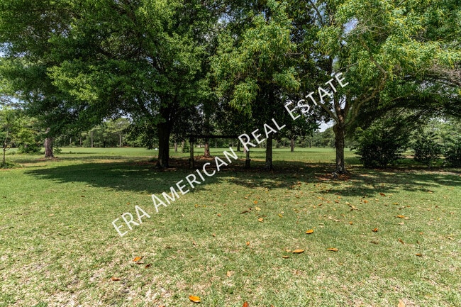 Photo - 631 Country Club Ave NE