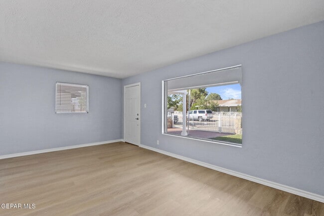 Photo - 390 Arvin Cir