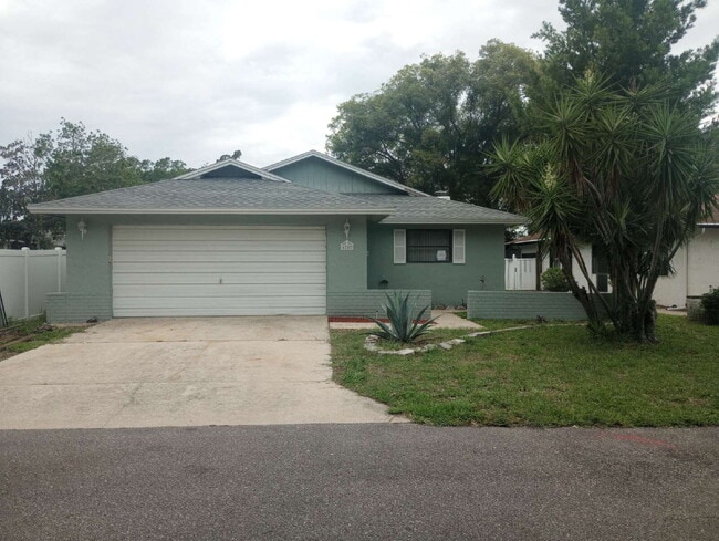 Building Photo - 2-Bed, 2-Bath, 2 Car Garage in New Port Richey!"