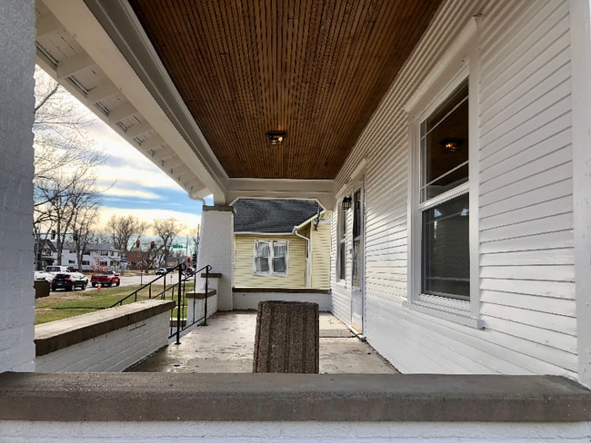 Photo - 1933 8th Ave