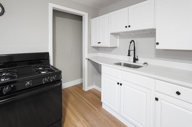 Photo - 168 Lunenburg St Unit 3R