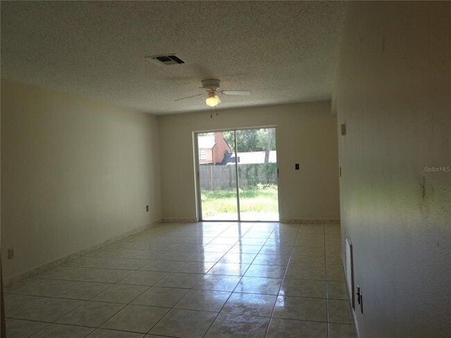 Photo - 721 Regent Cir S