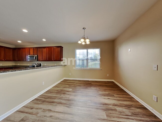 3360 Merchant Ln