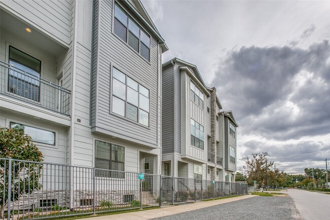 Building Photo - 1508 Beall St Rental