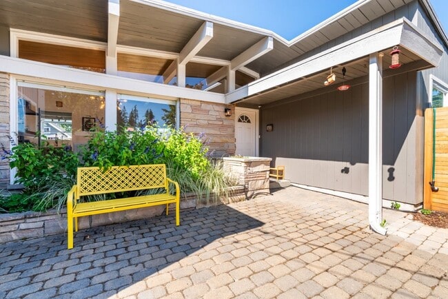 Photo - 4bd/1.75ba Shoreline Home