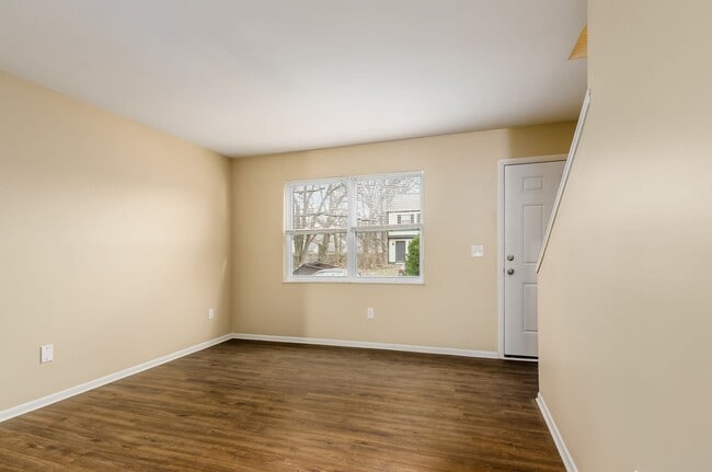 Photo - 2566 Sandbury Blvd