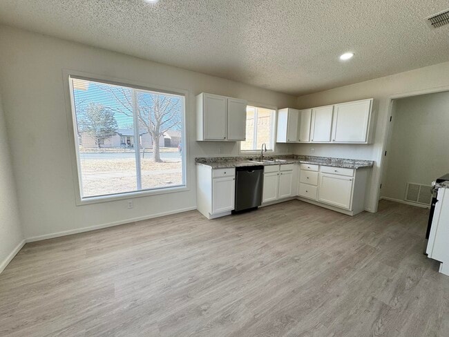 Photo - 7825 Vernon Ave