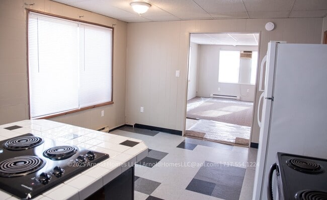 Kitchen - 1024 W Trindle Rd Unit #1