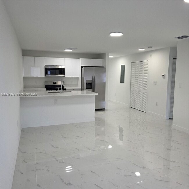 Building Photo - 2731 NW 44th St Unit 2731