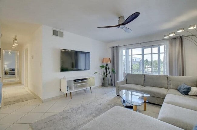 Photo - 3020 NE 16th Ave Unit 304