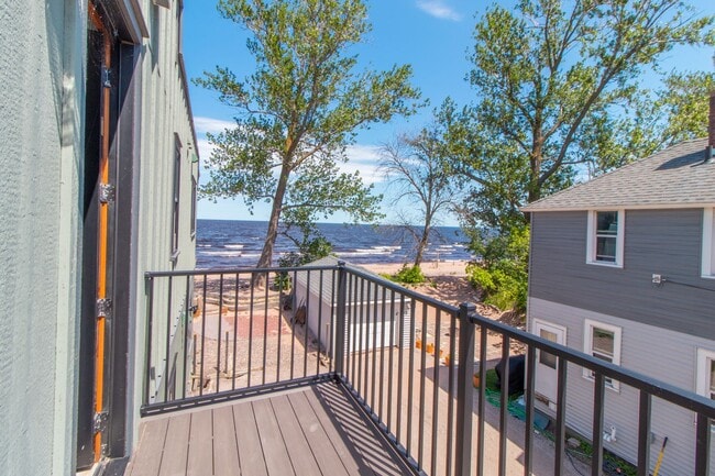 Building Photo - AVAILABLE JULY - Renovated Luxury 1 bed/1 bath Home on PARK POINT Unit 3