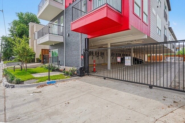 Photo - 2217 N Fitzhugh Ave Unit 303