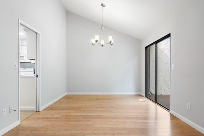 Photo - 922 Jungfrau Ct