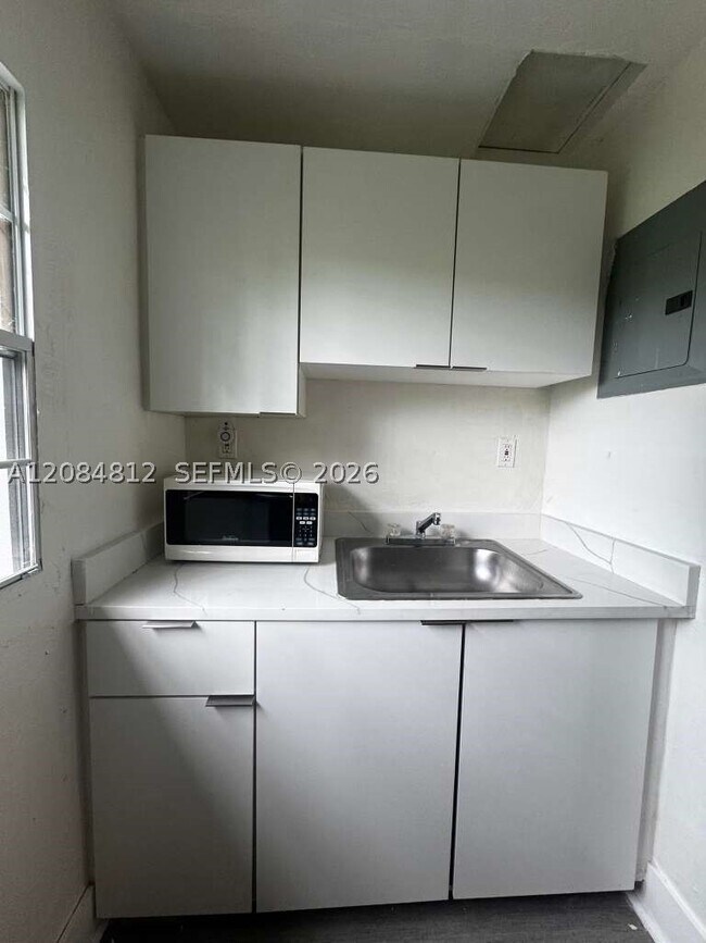 Photo - 1121 NW 40th St Unit 4