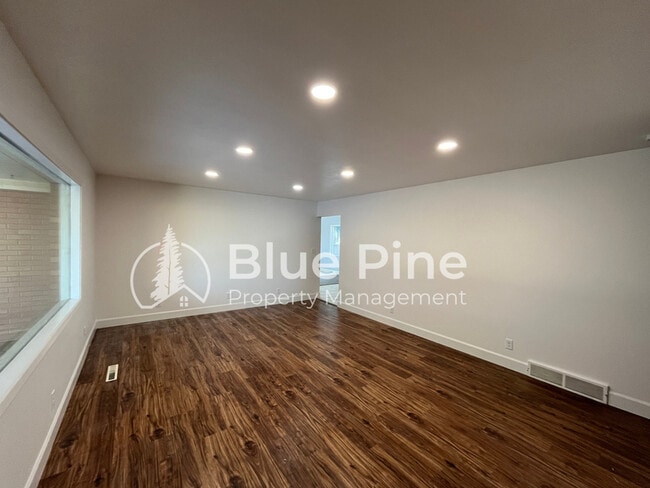 Photo - 315 Evans Ave