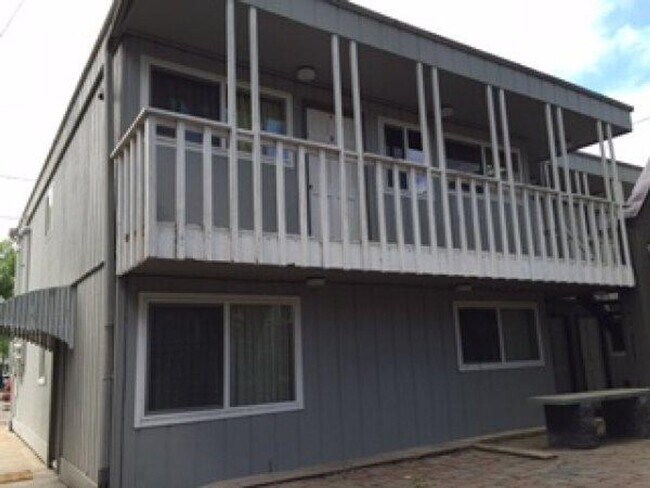 Photo - 1747 Hilyard St Unit B