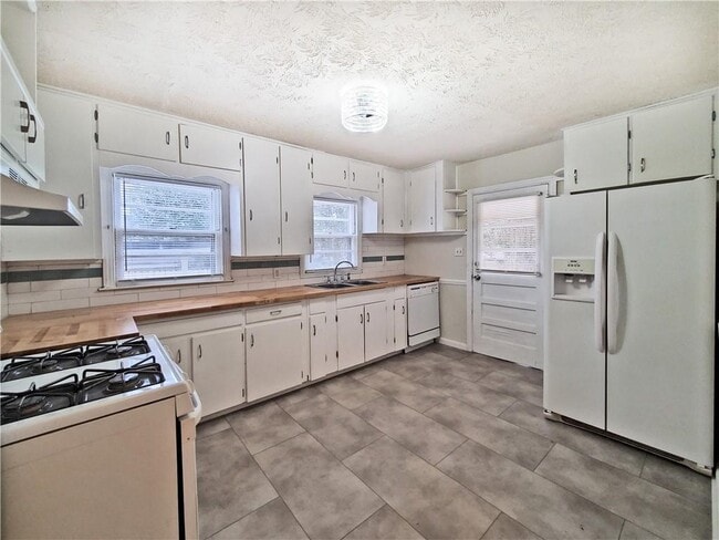 Photo - 3018 Grand Ave SW