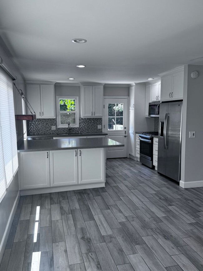 Building Photo - 2413-2415 Santa Ana Ave Unit 2415 Rental