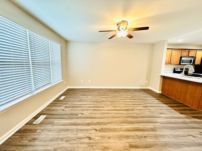 Photo - 104 Weist Pl
