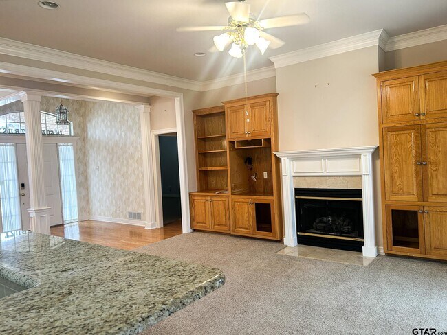 Photo - 704 Shiloh Ridge St