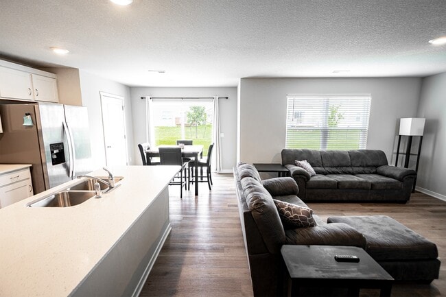 Photo - 5502 144th St