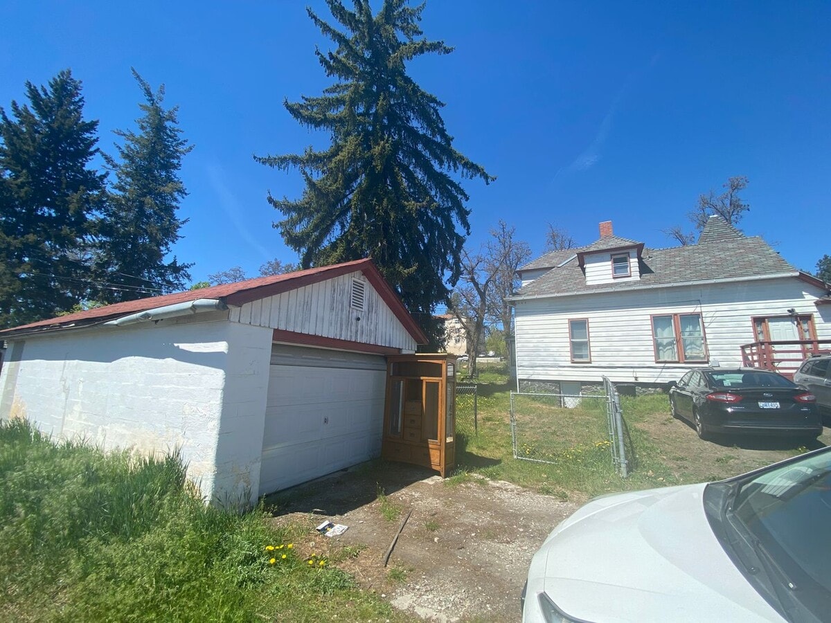 Photo - Cheney-Perfect setup for group living—6 bedrooms, 2 kitchens, and plenty of space near campus. Of...