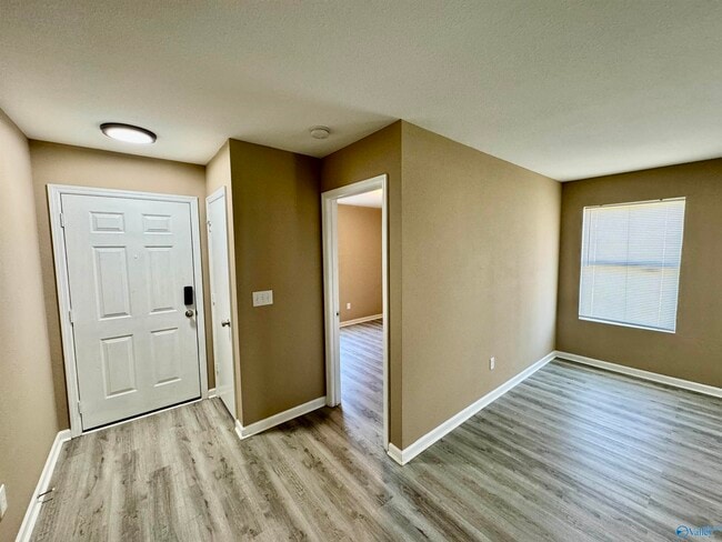 Photo - 226 Valleyside Dr NE