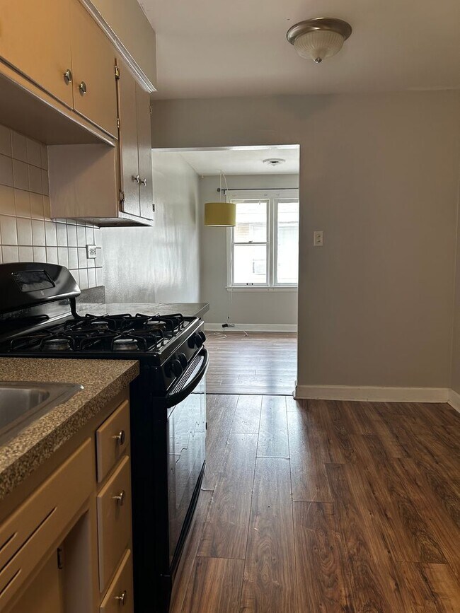 Photo - 14547 Blaine Ave Unit Apt 3