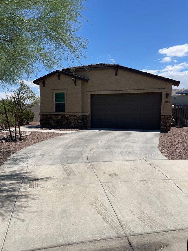 front of house. - 21335 West Granada Road Rental
