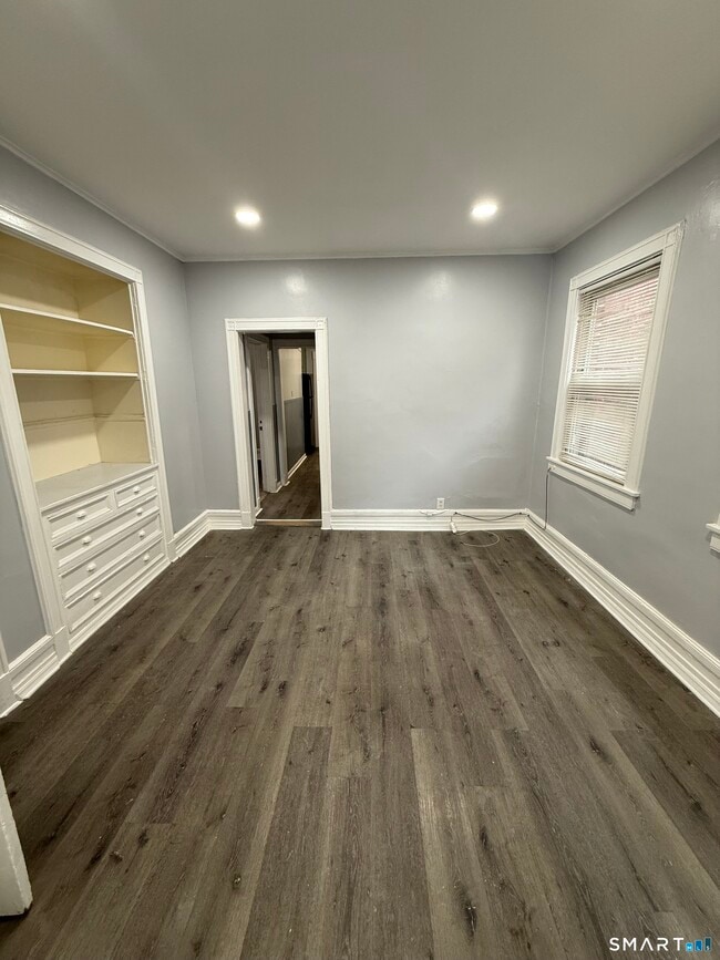 Building Photo - 378 Bond St