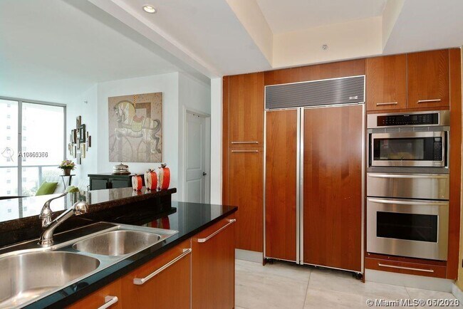 Open Kitchen - 3101 S Ocean Dr Unit 806